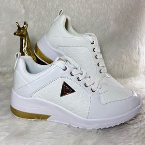 Guess Women’s Jaryd Wedge Low Top Sneaker Size 9.5 White Gold